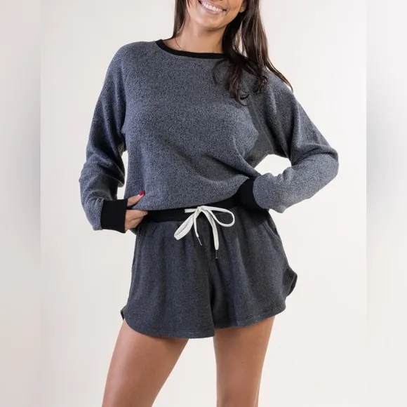 Feat BlanketBlend™ 4&quot; Shorts Fuzzy Cozy Gray Women's Shorts Size Small