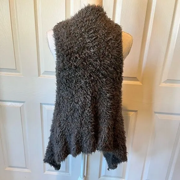 KENSIE | Gray Shaggy Waterfall Faux Fur Vest