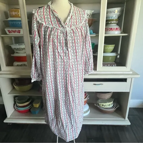 Lanz of Salzburg Floral and Heart Long-Sleeve Nightgown - Size Medium/Large