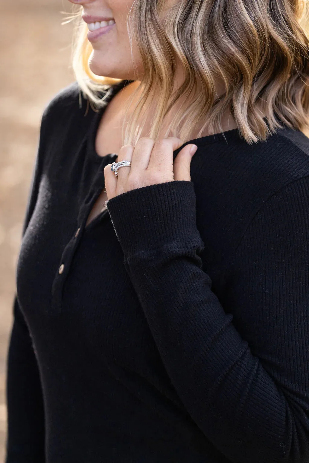MICHELLE MAE Brielle Ribbed Henley
