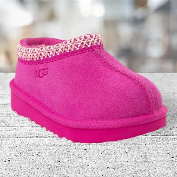 NIB Tasman ll childs pink shoes/booties by ugg