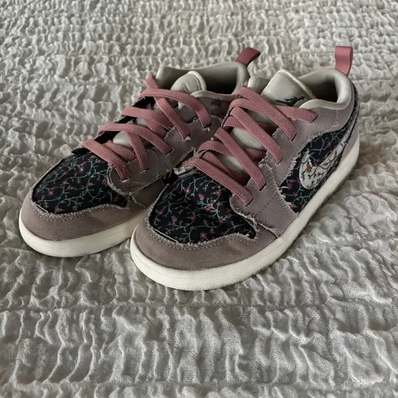 Nike Jordan 1 Low Alt SE  girls size 2 floral sneakers
