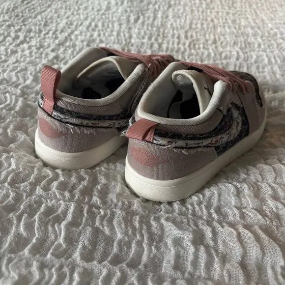 Nike Jordan 1 Low Alt SE  girls size 2 floral sneakers