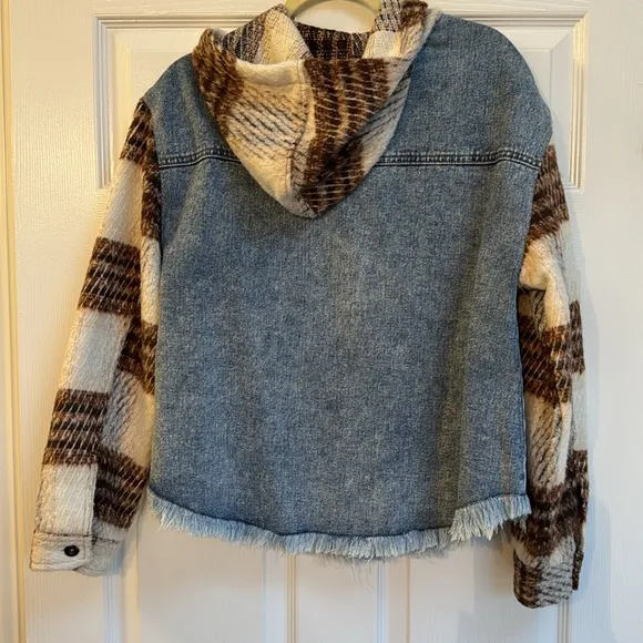 NWOT Denim Jacket with Plaid Sleeves Hooded Button Front Distressed Edges Size S