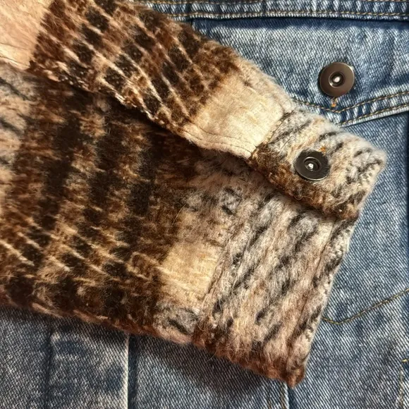 NWOT Denim Jacket with Plaid Sleeves Hooded Button Front Distressed Edges Size S