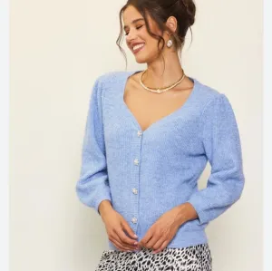 Pastel Blue Cardigan Sweater with V-neck and Three-quarter Sleeves
