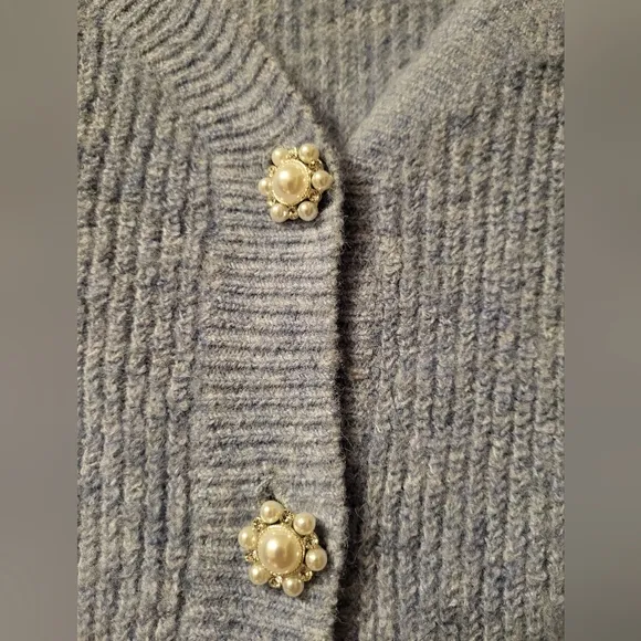 Pastel Blue Cardigan Sweater with V-neck and Three-quarter Sleeves