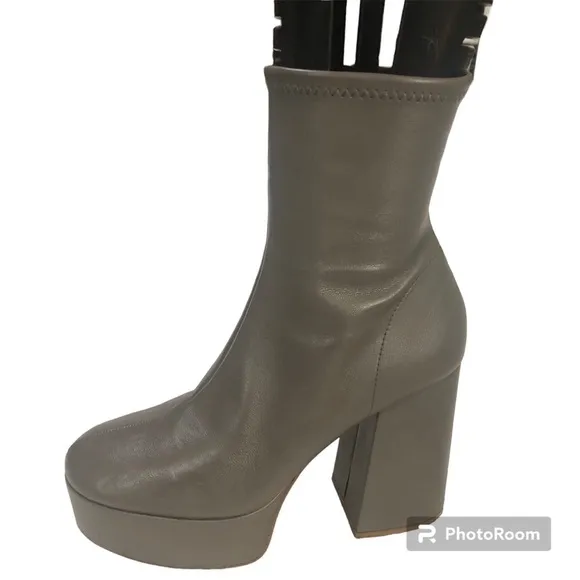 Steve Madden Lilly Platform Zip Ankle Booties Dark Taupe size 8.5