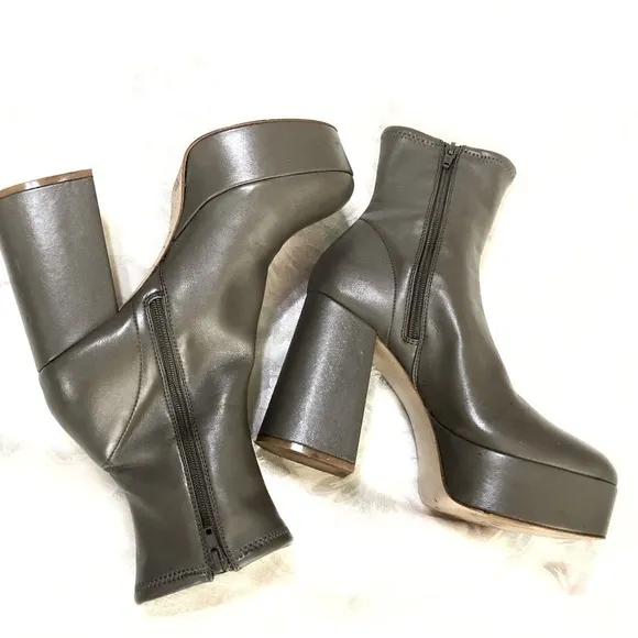 Steve Madden Lilly Platform Zip Ankle Booties Dark Taupe size 8.5