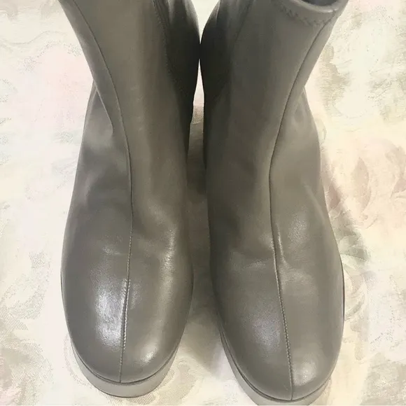 Steve Madden Lilly Platform Zip Ankle Booties Dark Taupe size 8.5