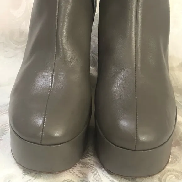 Steve Madden Lilly Platform Zip Ankle Booties Dark Taupe size 8.5