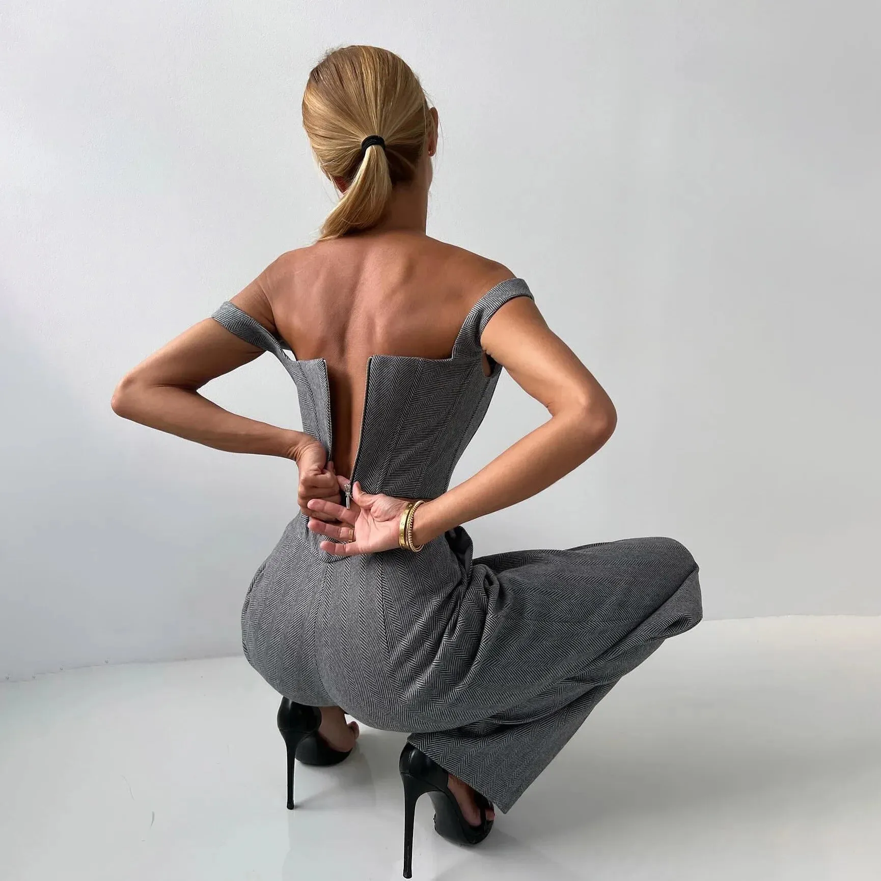 Stylish Women's Grey 3-Piece Pant Suit – Elegant Modern Design