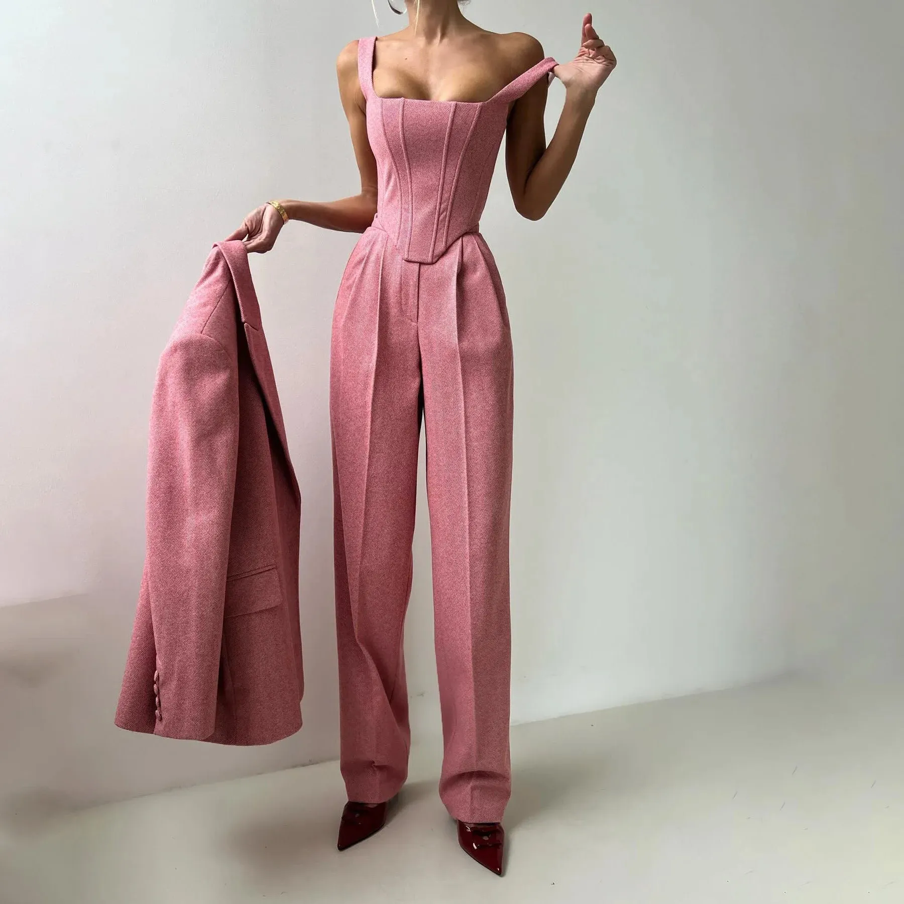 Stylish Women's Grey 3-Piece Pant Suit – Elegant Modern Design