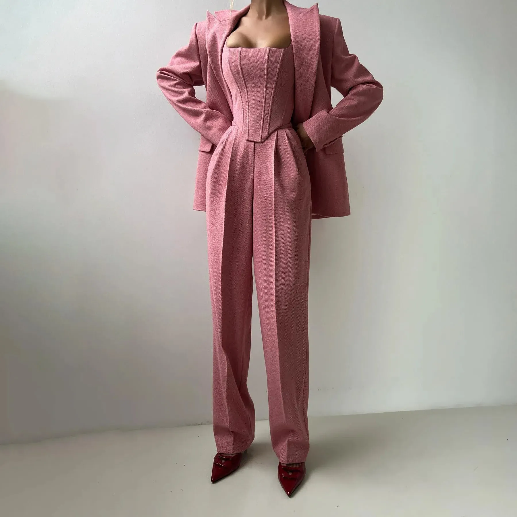 Stylish Women's Grey 3-Piece Pant Suit – Elegant Modern Design