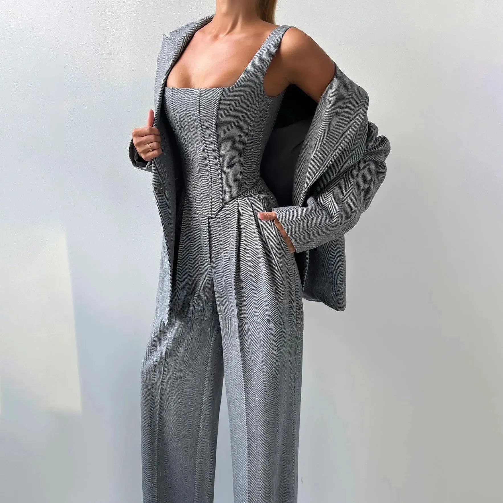 Stylish Women's Grey 3-Piece Pant Suit – Elegant Modern Design