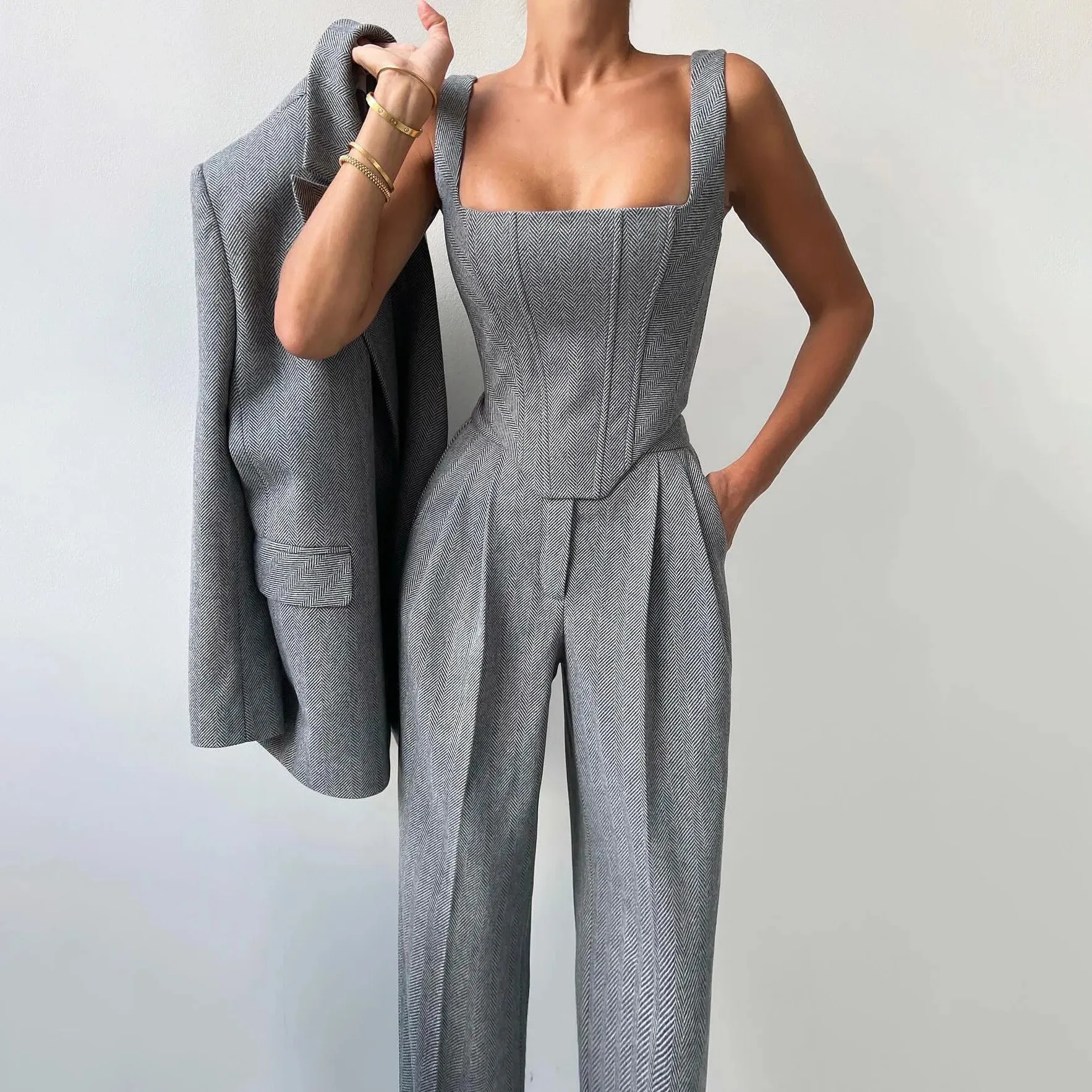 Stylish Women's Grey 3-Piece Pant Suit – Elegant Modern Design