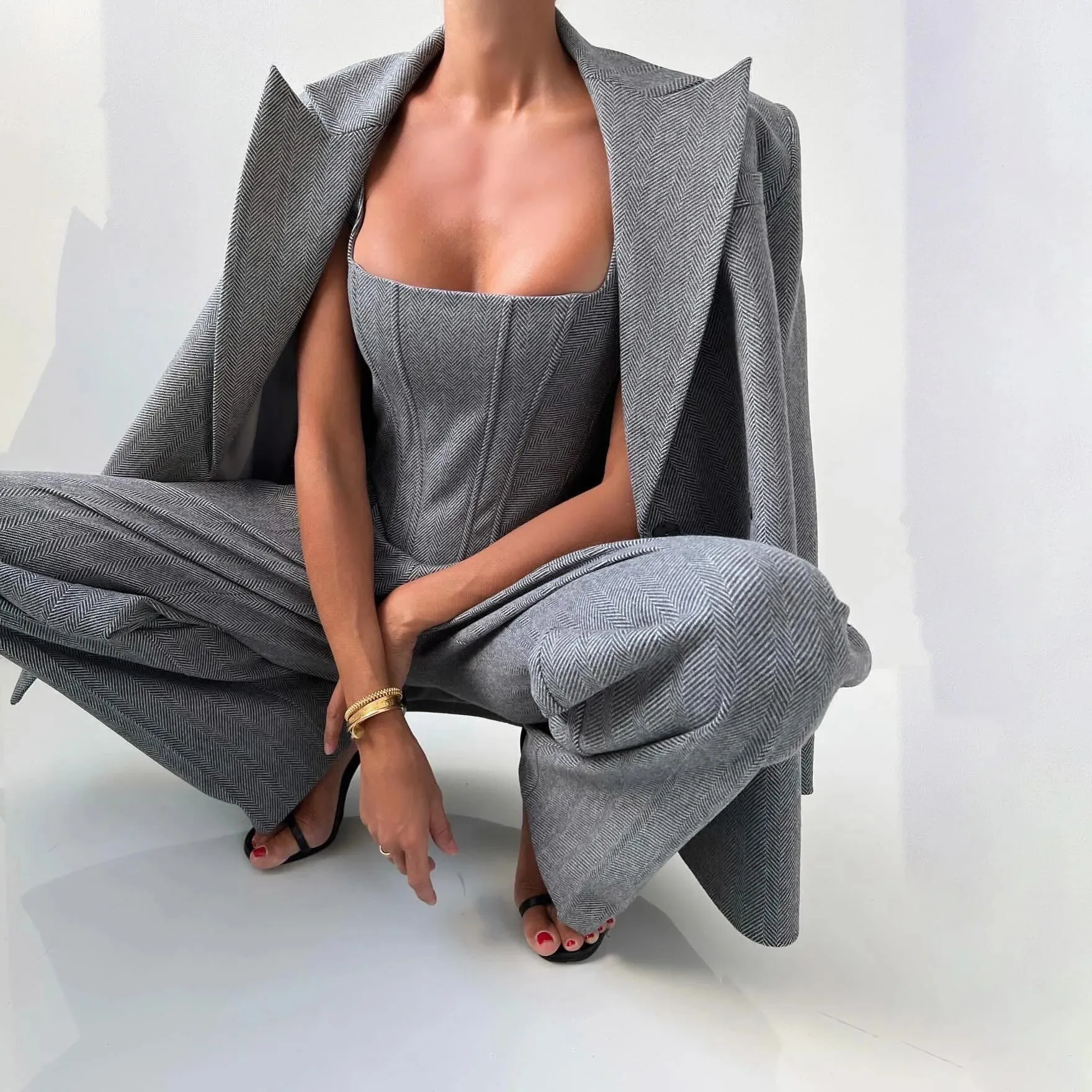 Stylish Women's Grey 3-Piece Pant Suit – Elegant Modern Design