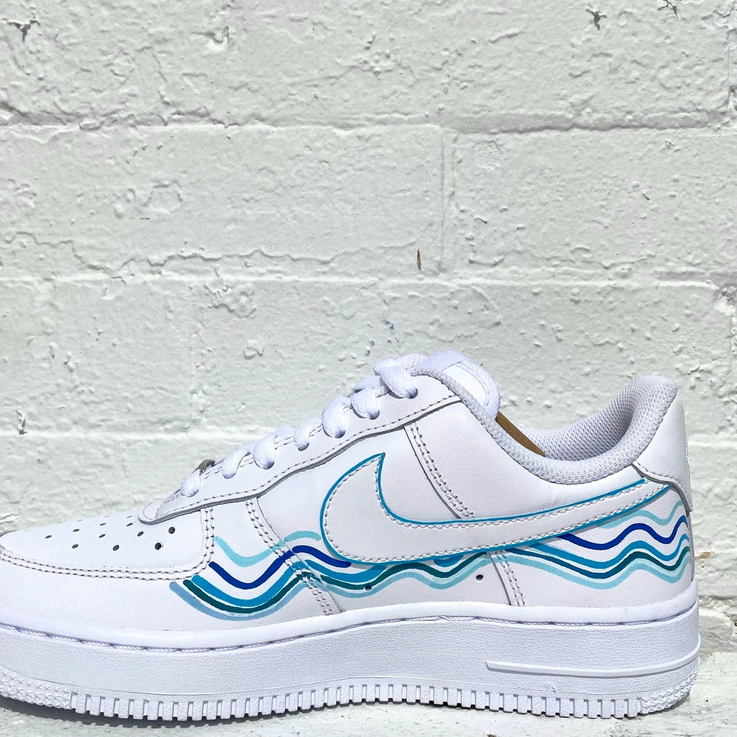 Waves Sneakers