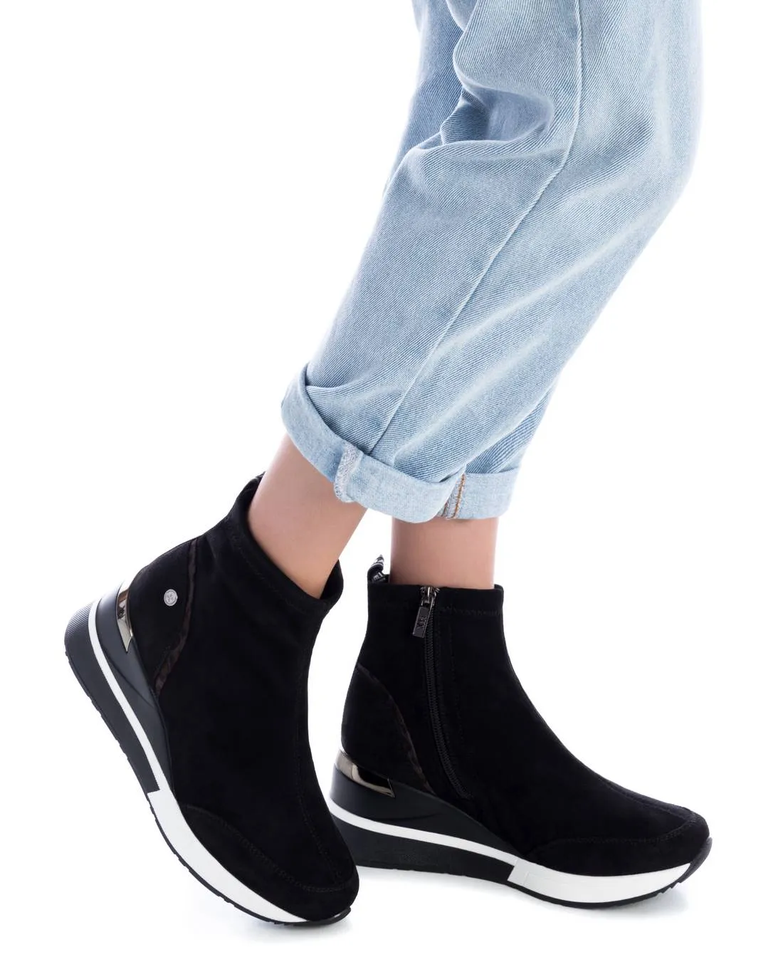 Women's Wedge Ankle Booties By XTI 140057